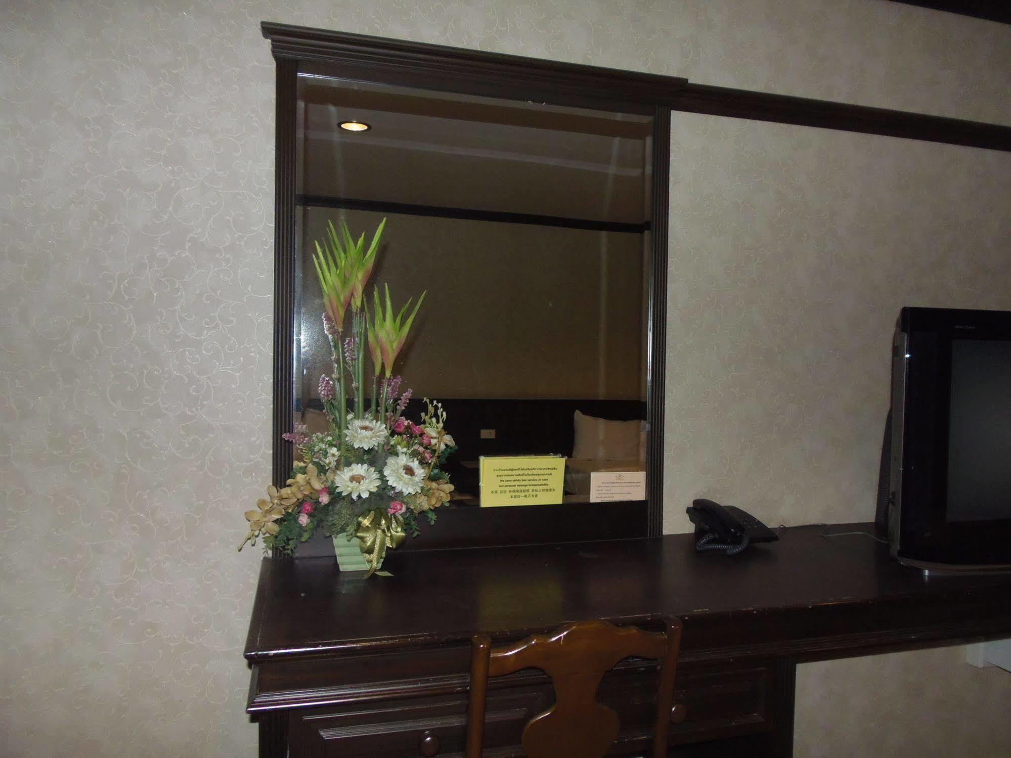 Romena Grand Hotel Chiang Mai Extérieur photo